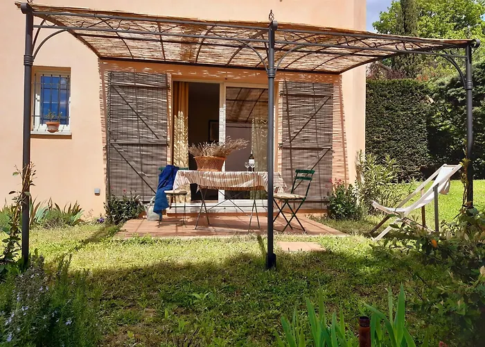 Les Merles : Joli Studio Dans La Campagne Aixoise.