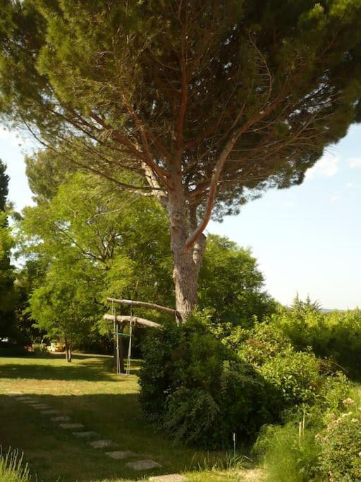 Les Merles : Joli Dans La Campagne Aixoise. *