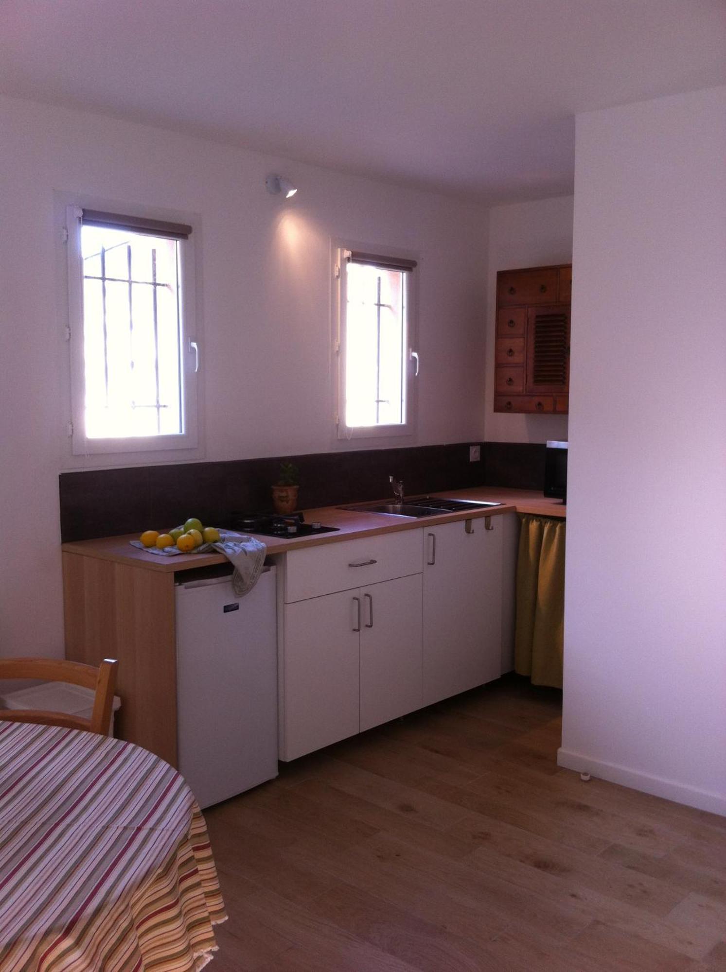 Les Merles : Joli Dans La Campagne Aixoise. Holiday home *