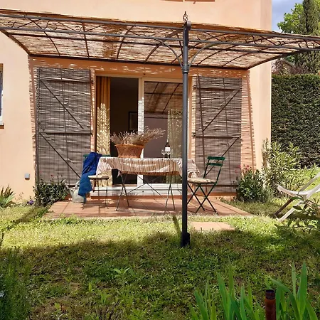 Les Merles : Joli Studio Dans La Campagne Aixoise. Venelles Exterior photo